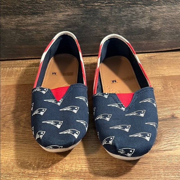 NFL New England Patriots Women's Slip-on Shoes Navy and Red Striped Patriots Fan - Picture 2 of 6